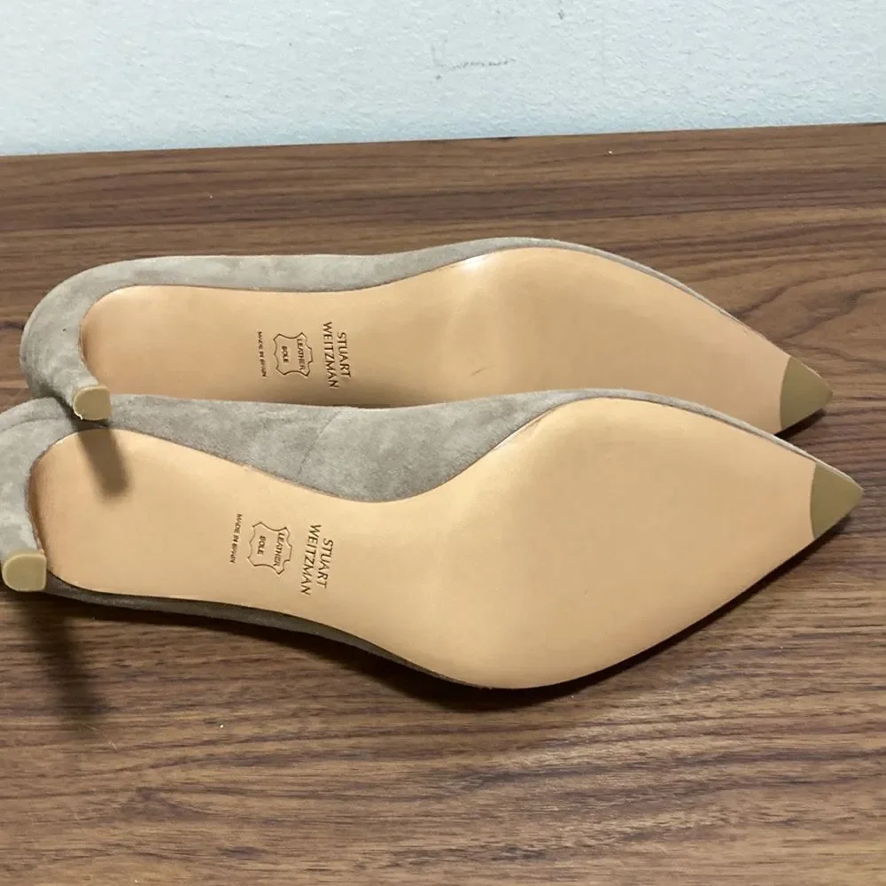 Stuart Weitzman NWOT Almond Beige Suede Stiletto Pump. Size 9.5 N.